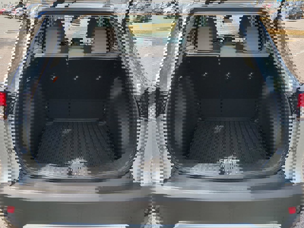 2022 Toyota Corolla Cross LE photo 11