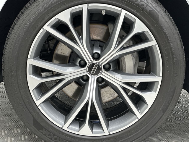 2023 Audi Q8 55 Prestige photo 2