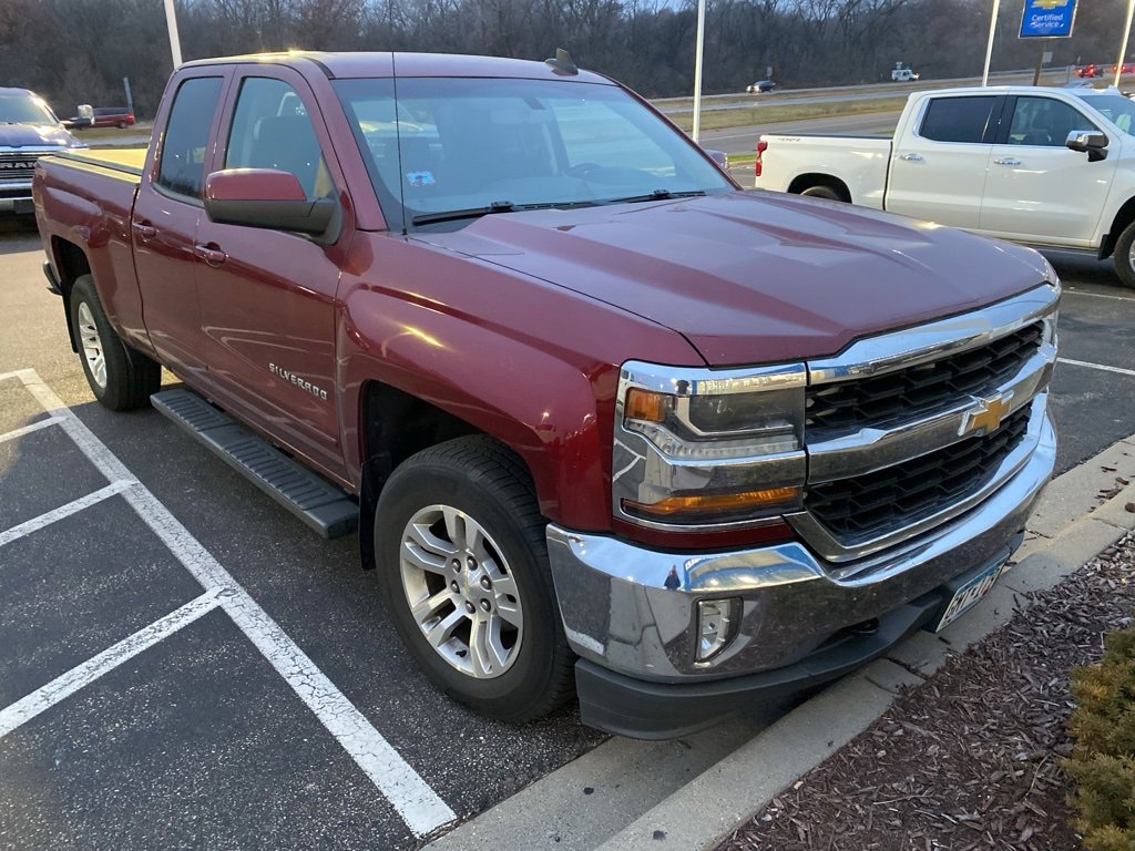2016 Chevrolet Silverado 1500 LT photo 2
