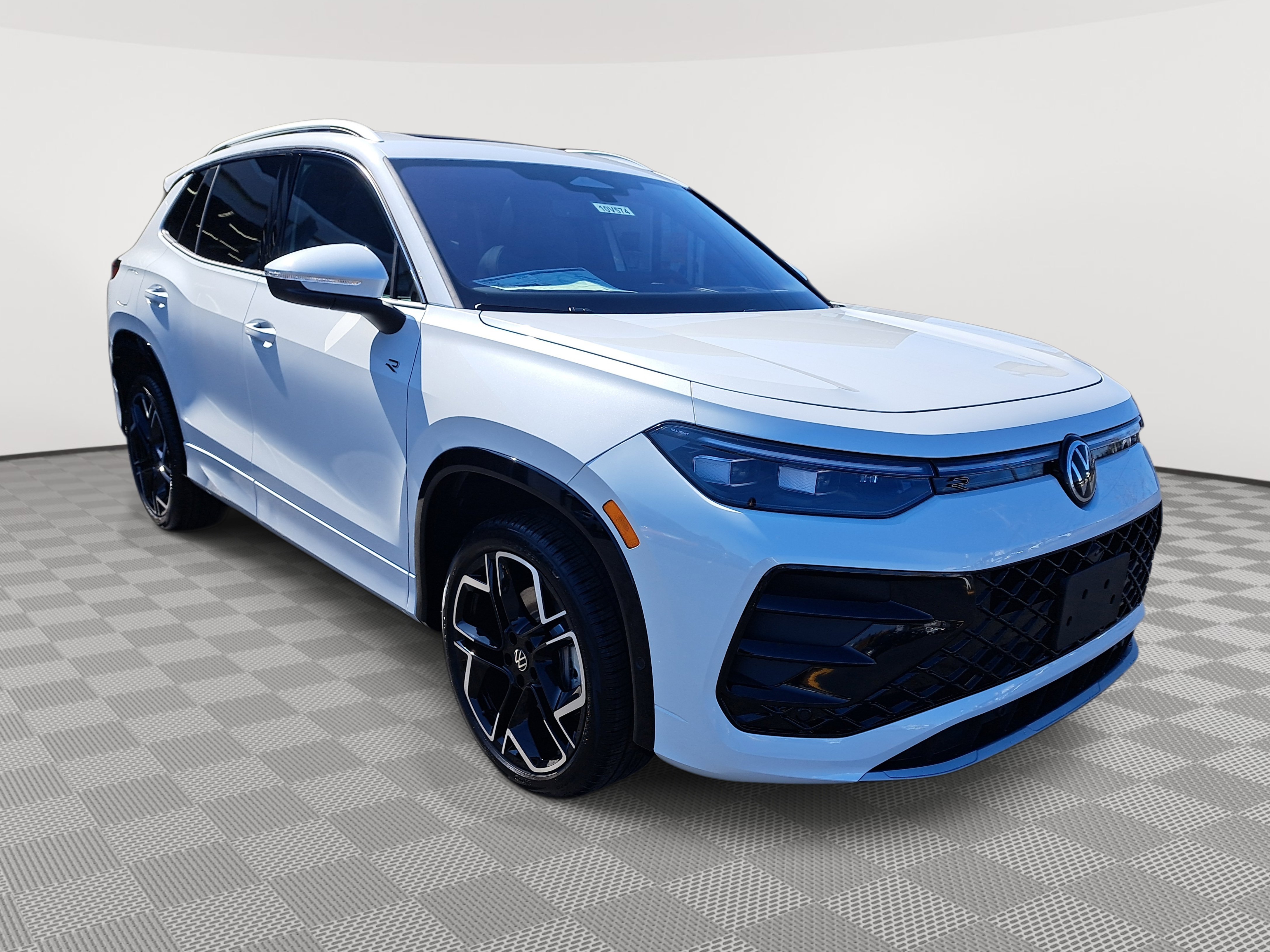 2025 Volkswagen Tiguan SEL R-Line Black photo 3
