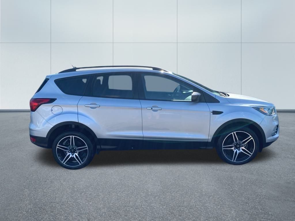 2019 Ford Escape SEL photo 2