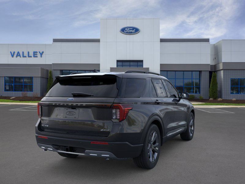 2025 Ford Explorer photo 4