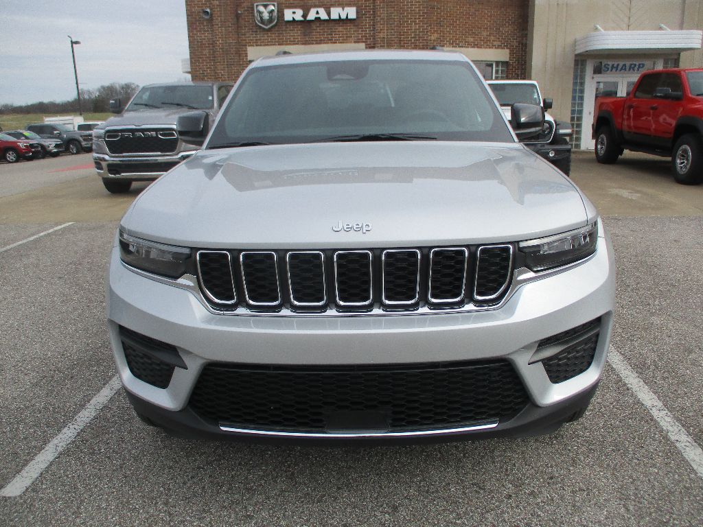 2025 Jeep Grand Cherokee Laredo X photo 2