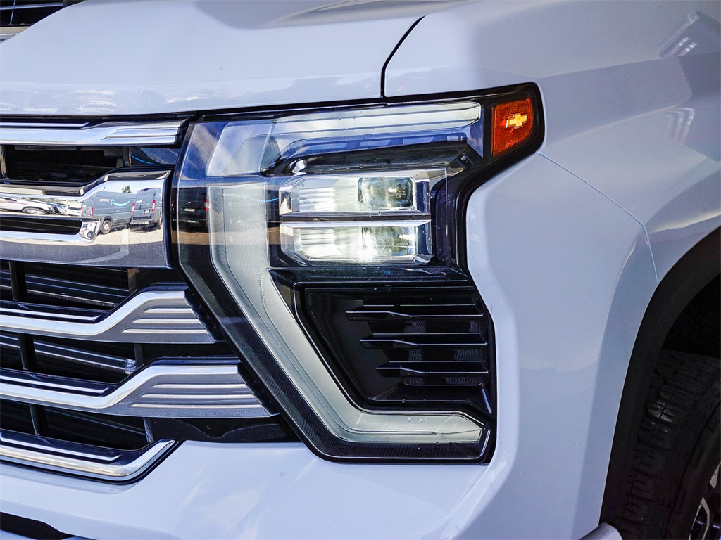 2025 Chevrolet Silverado 2500HD High Country photo 5