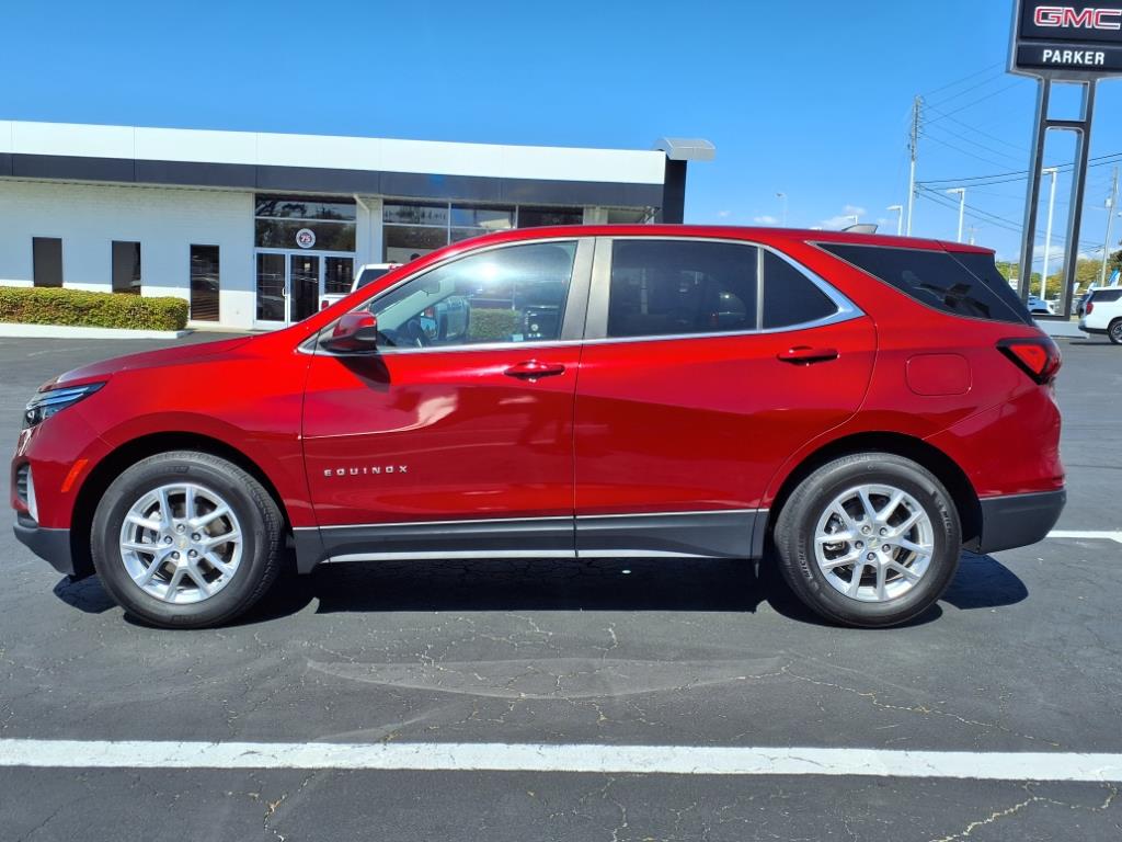2023 Chevrolet Equinox LT photo 2