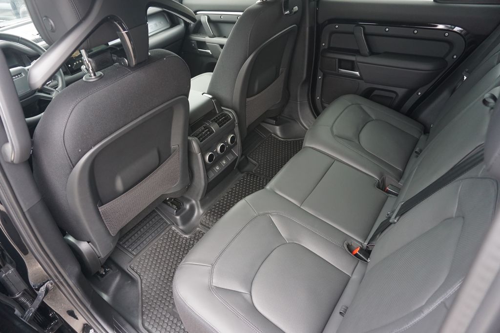 2025 Land Rover Defender 110 V8 photo 29