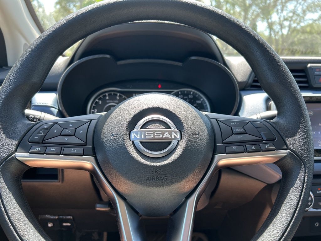 2025 Nissan Versa SV photo 15