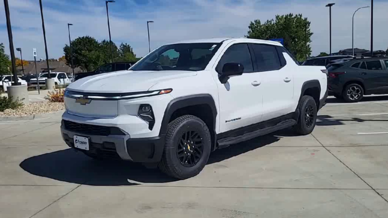 2026 Chevrolet Silverado EV LT photo 4
