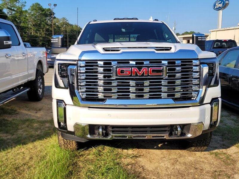 2024 Gmc Sierra HD Denali photo 3