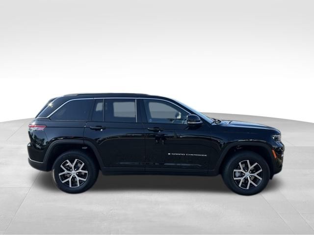 2025 Jeep Grand Cherokee Limited photo 2