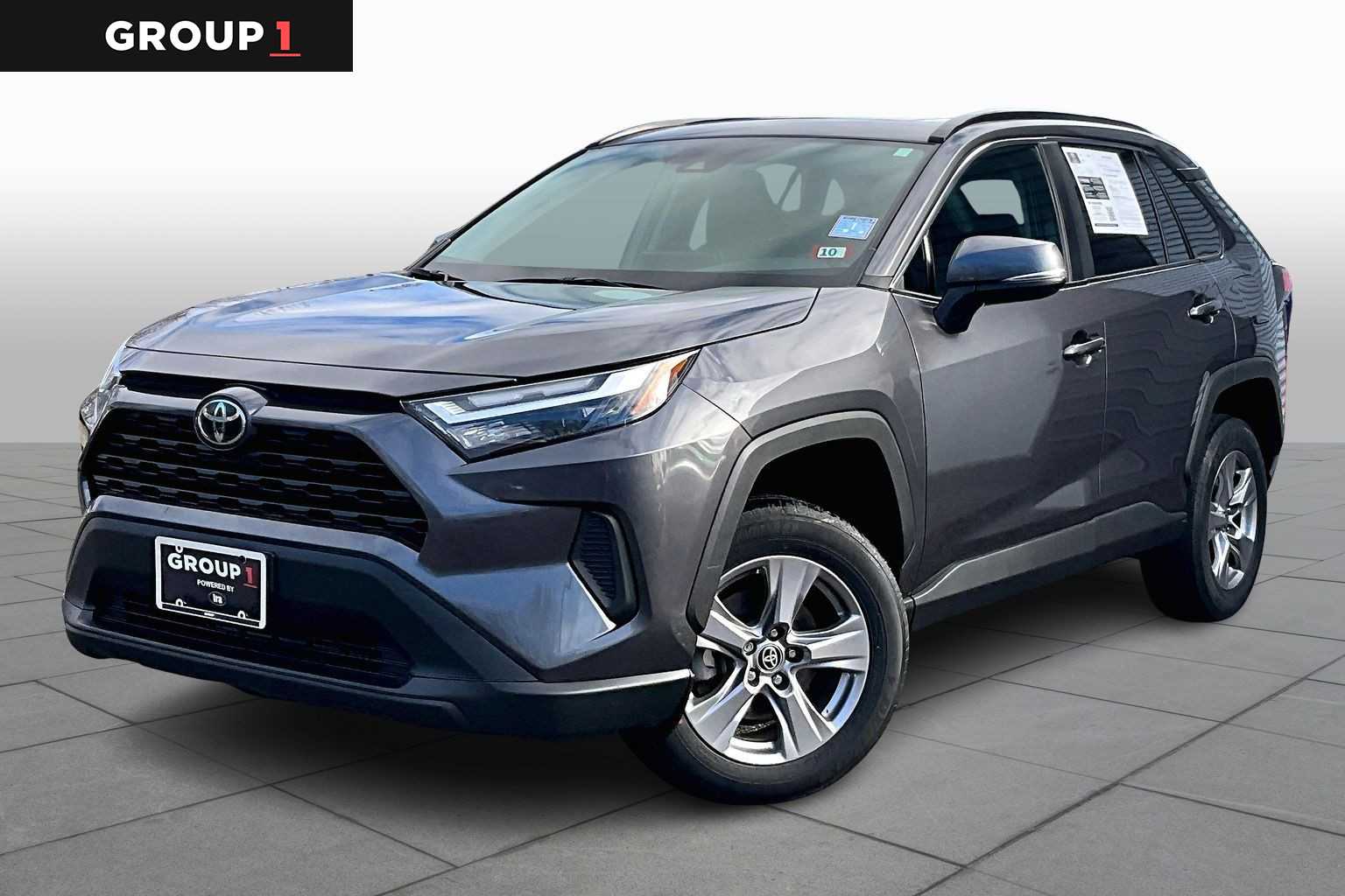 2024 Toyota RAV4 XLE's photo