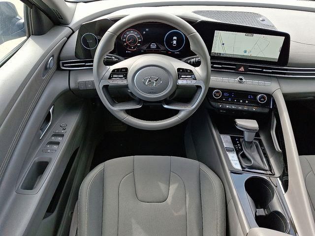 2023 Hyundai Elantra SEL photo 10