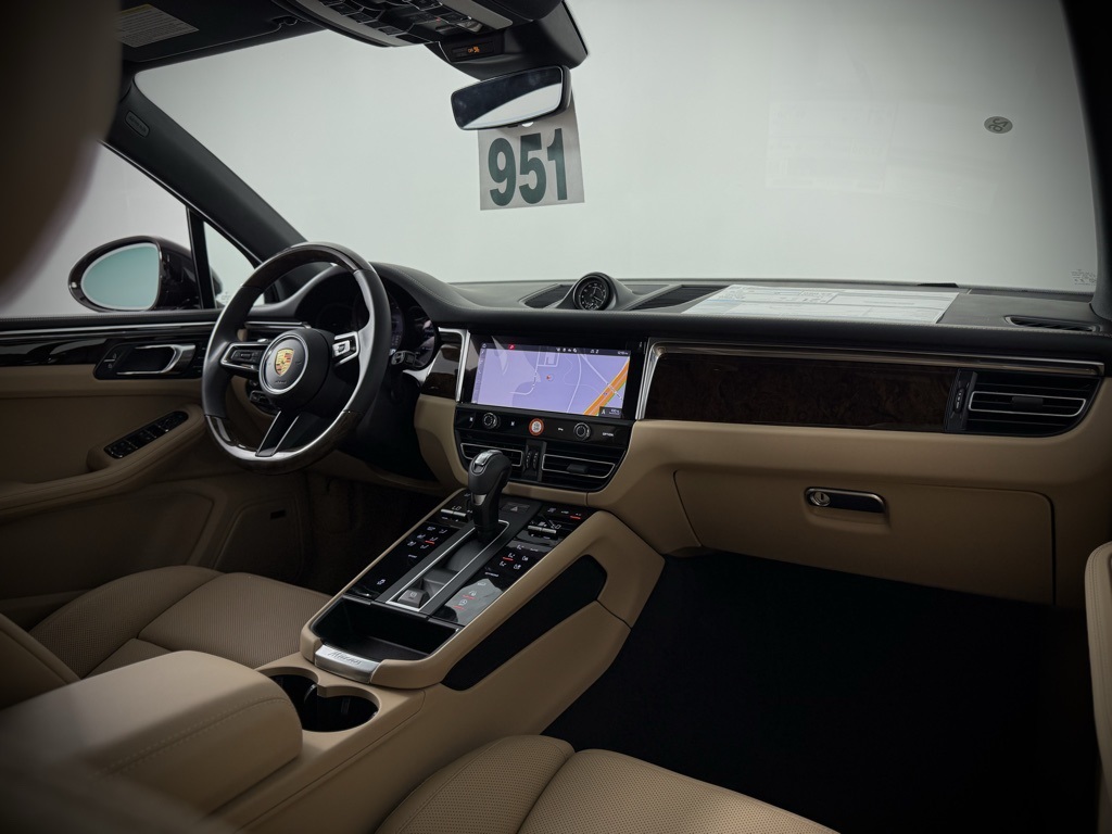 2025 Porsche Macan T photo 20