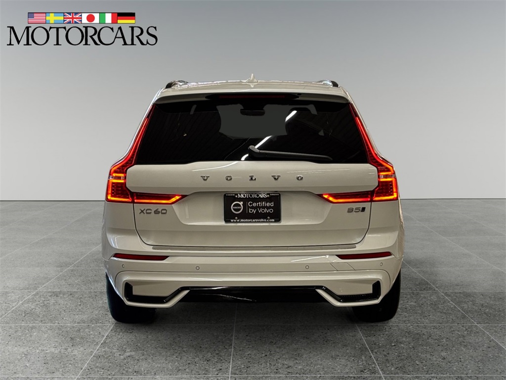 2023 Volvo XC60 B5 Plus photo 4