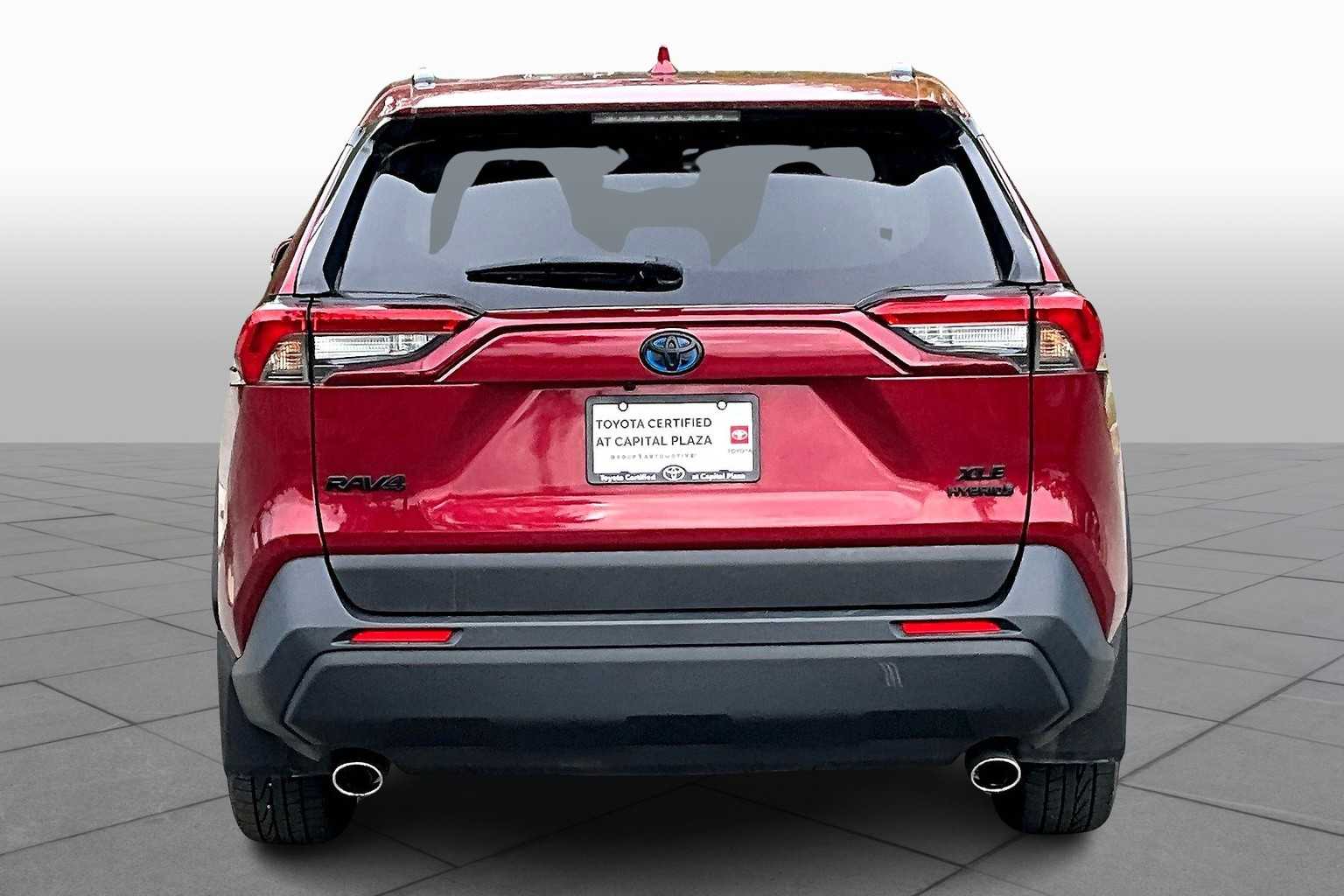 2022 Toyota RAV4 Hybrid XLE photo 2