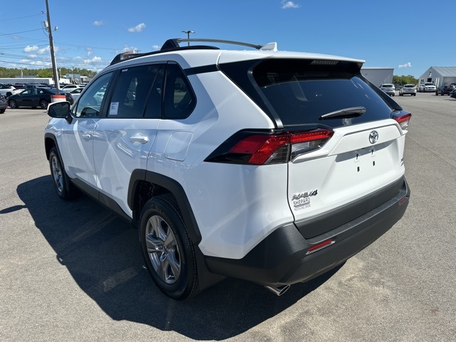 2025 Toyota RAV4 XLE photo 4