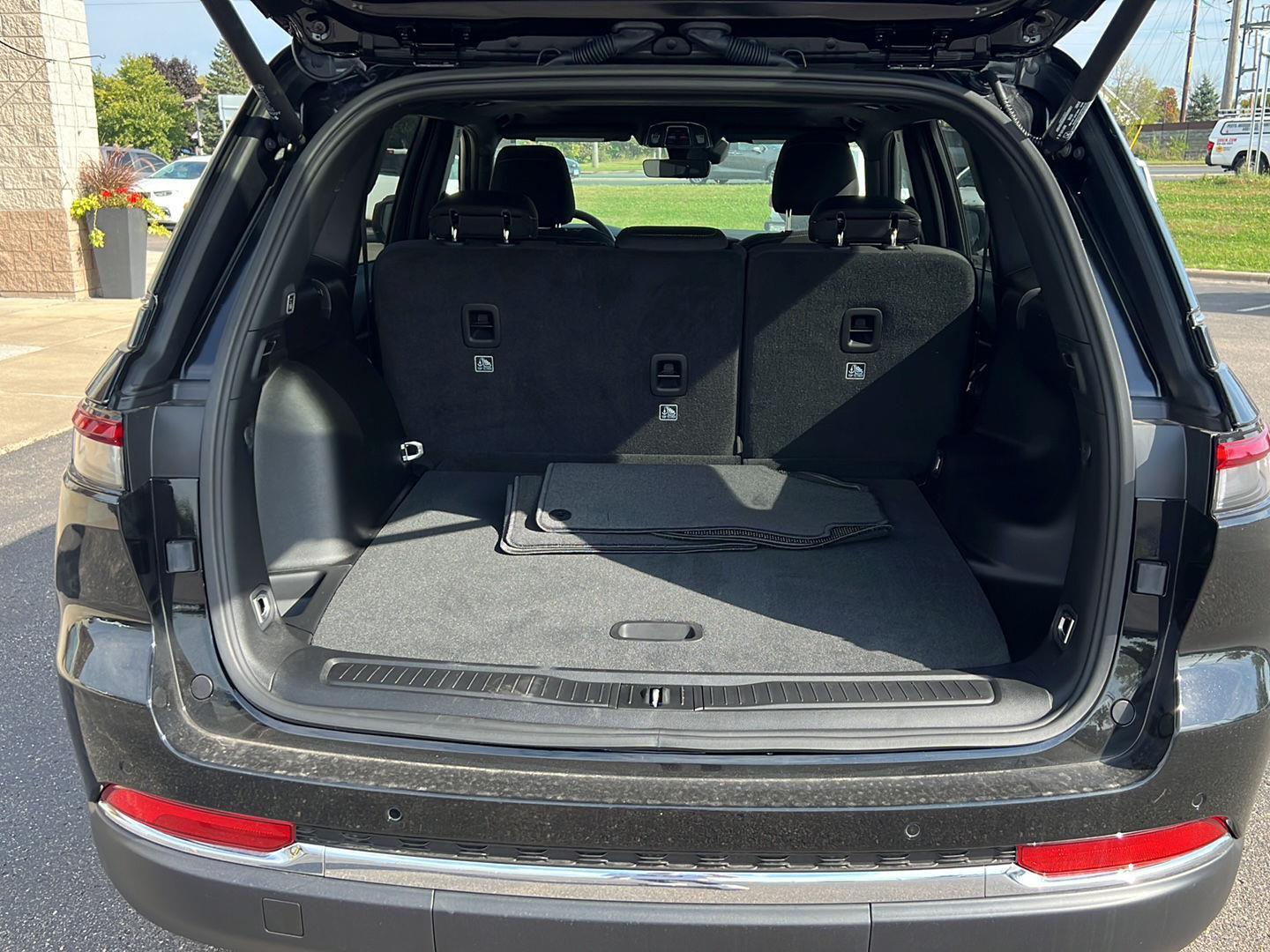 2025 Jeep Grand Cherokee Laredo X photo 19