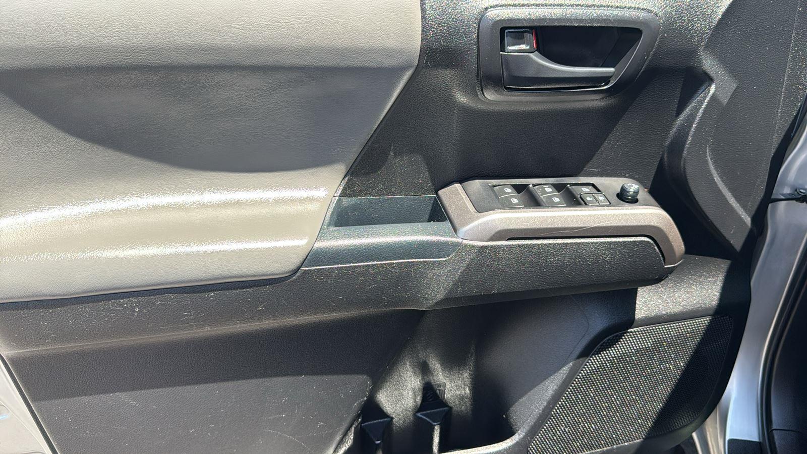 2021 Toyota Tacoma SR5 photo 12