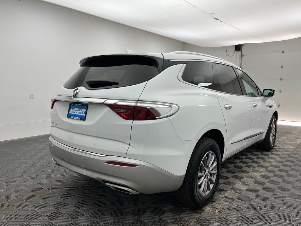2024 Buick Enclave Premium photo 2