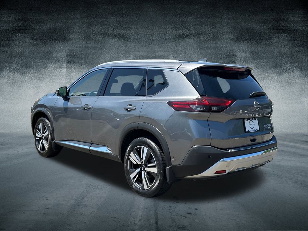 2022 Nissan Rogue Platinum AWD photo 2