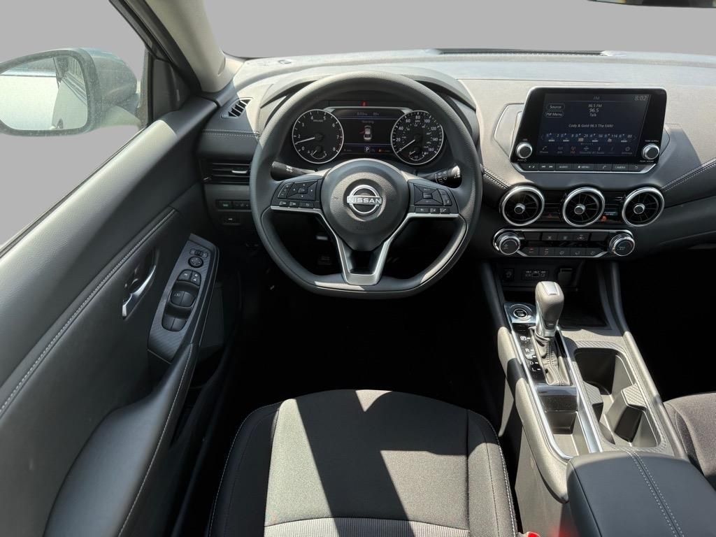 2025 Nissan Sentra SV photo 4