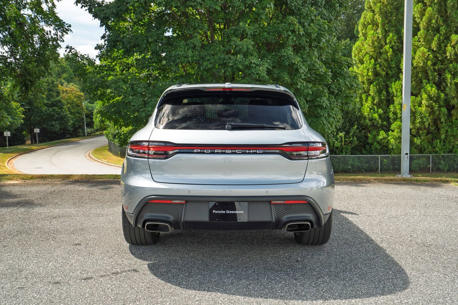 2023 Porsche Macan Base photo 6