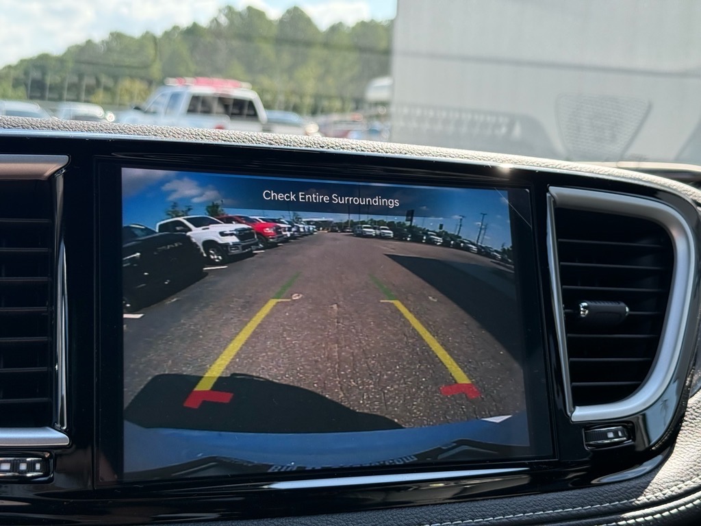 2025 Chrysler Pacifica photo 16