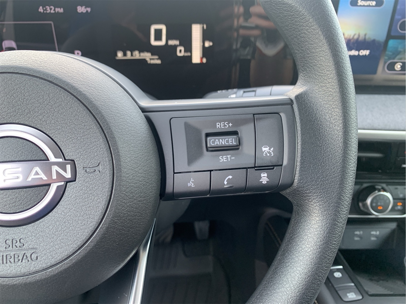 2025 Nissan Kicks SV photo 15