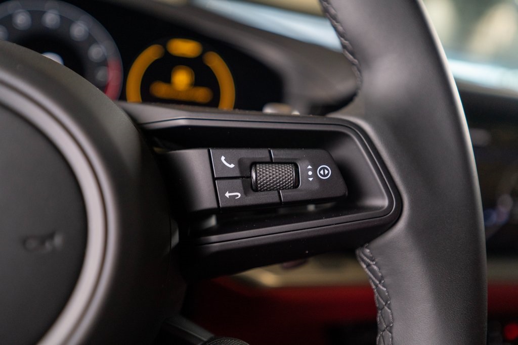 2025 Porsche Cayenne Coupe photo 31
