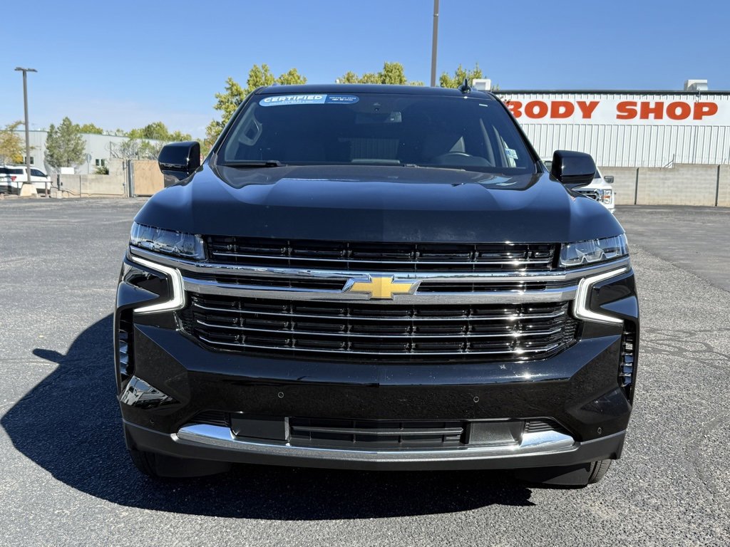 2024 Chevrolet Suburban LT photo 2