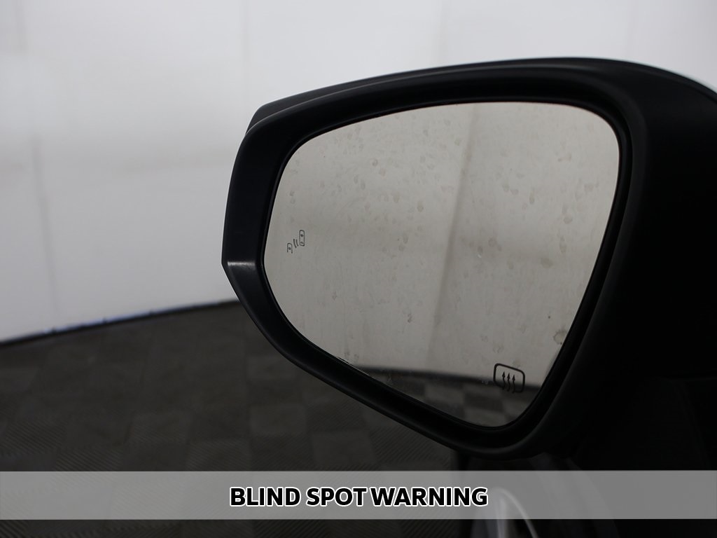 2022 Toyota Highlander LE photo 4