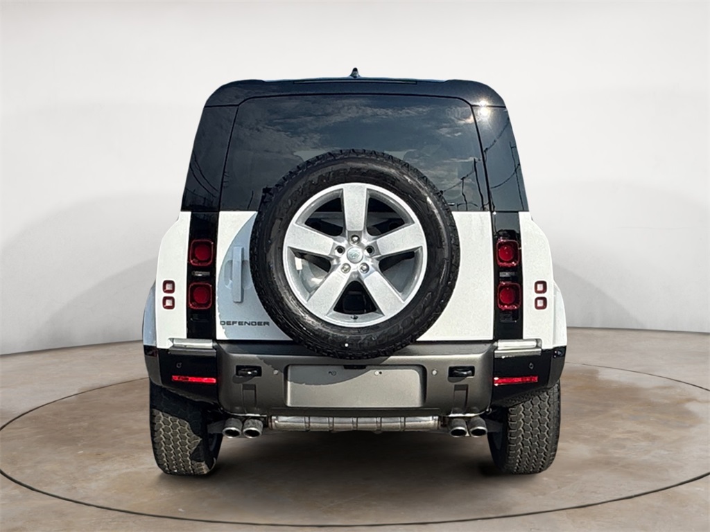 2025 Land Rover Defender 110 X-Dynamic SE photo 3