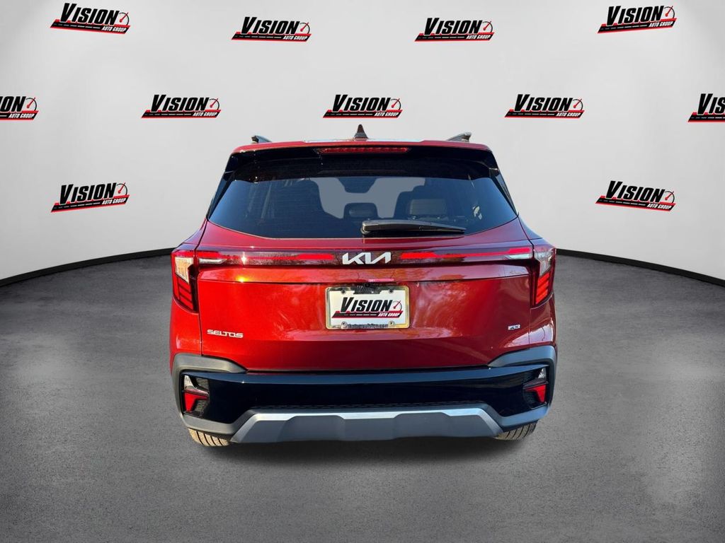 2025 Kia Seltos S photo 3