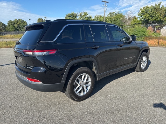 2023 Jeep Grand Cherokee Laredo photo 2
