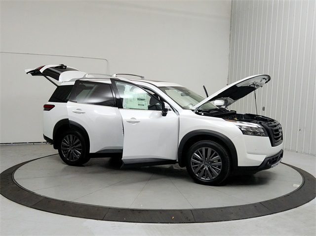 2025 Nissan Pathfinder SL photo 4