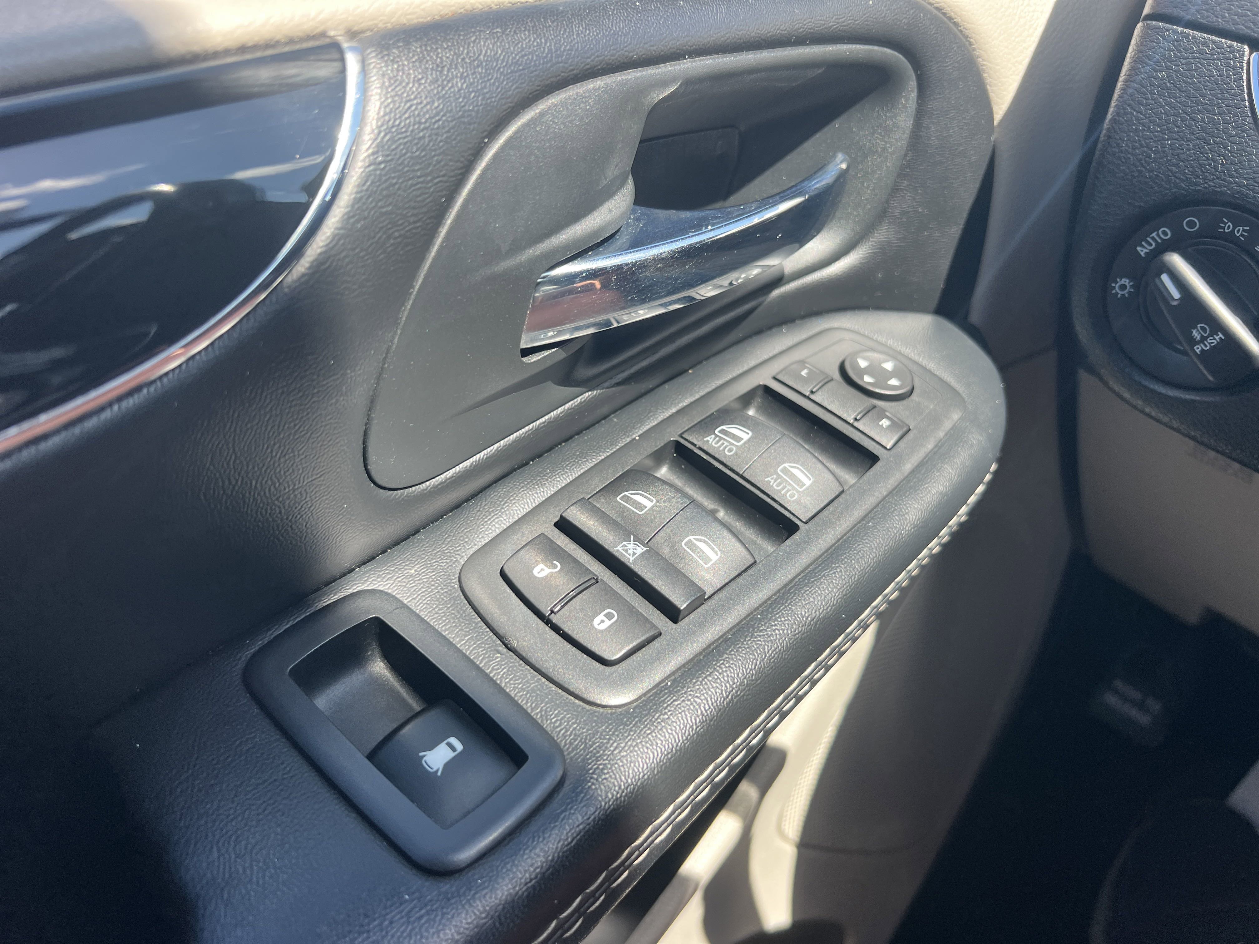 2020 Dodge Grand Caravan SXT photo 11