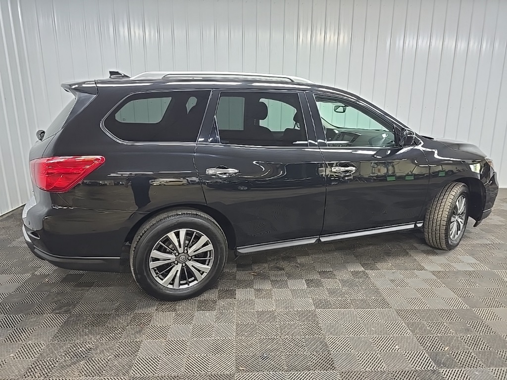 2020 Nissan Pathfinder SV photo 3