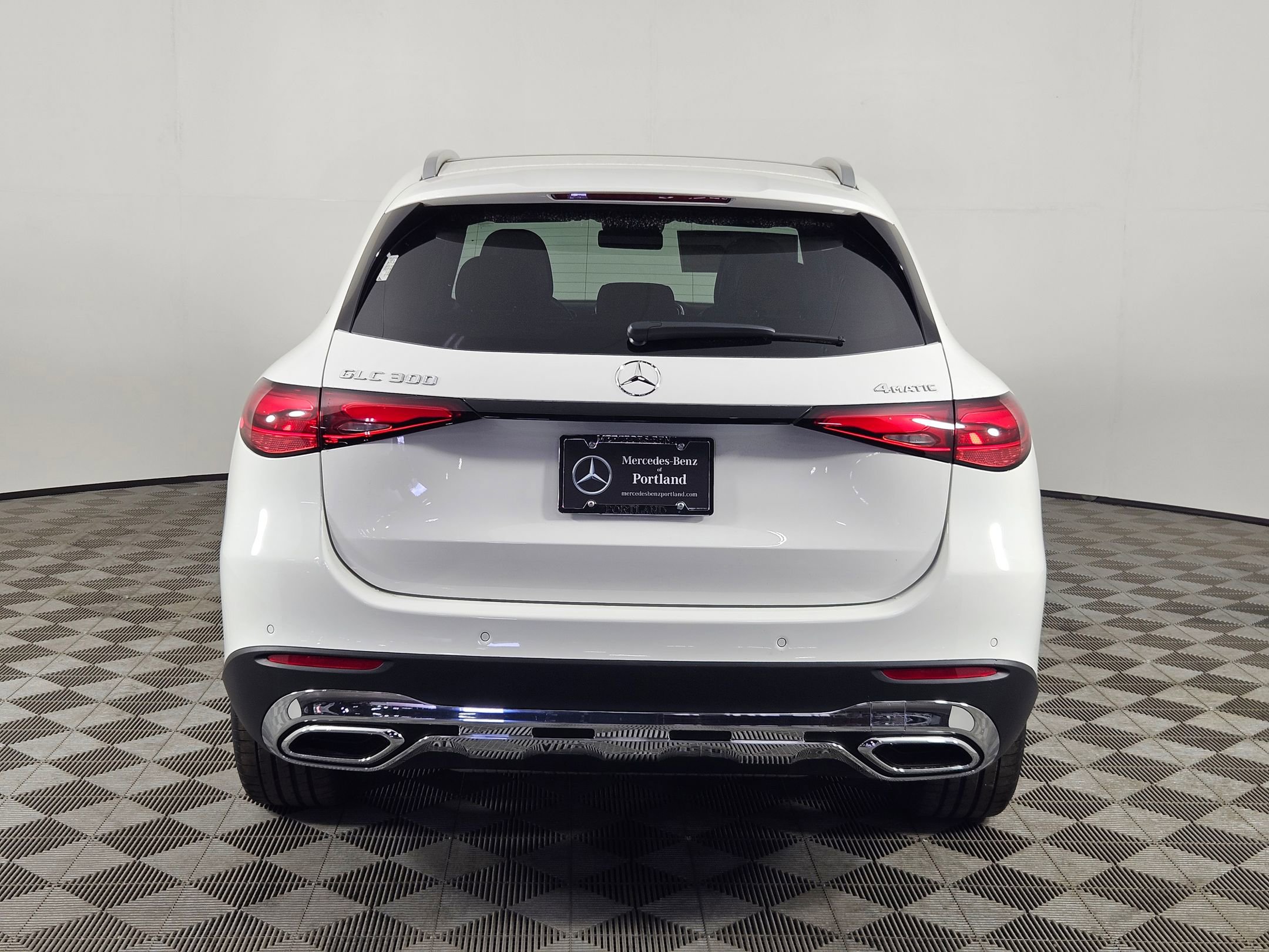 2025 Mercedes Benz GLC 300 4MATIC photo 3