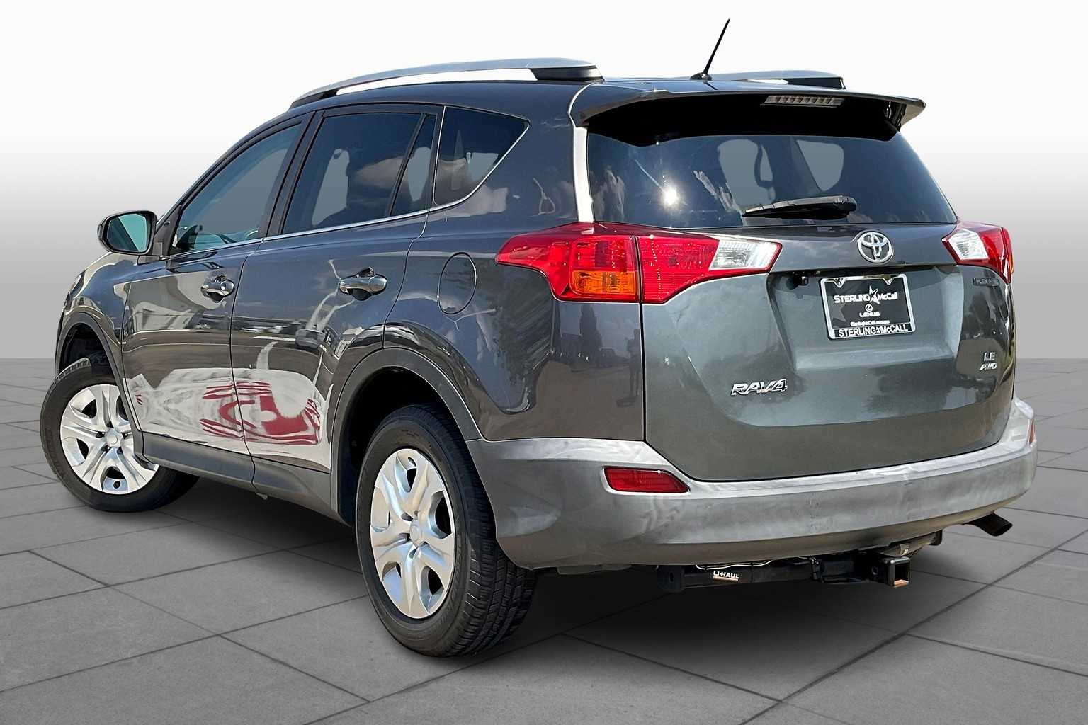 2015 Toyota RAV4 LE photo 9