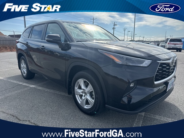 2024 Toyota Highlander LE's photo