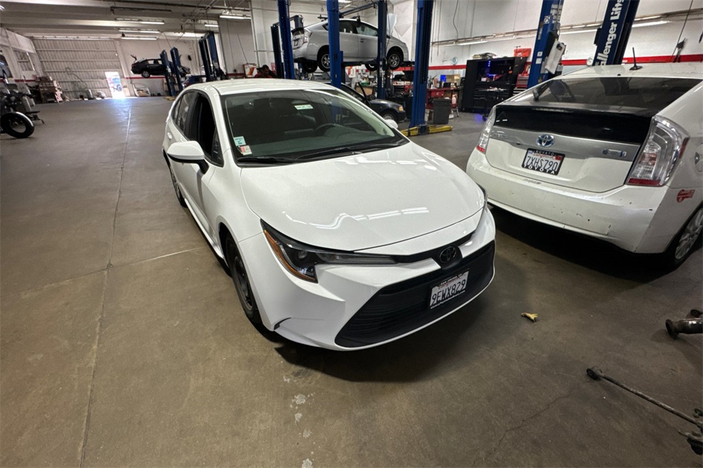 2023 Toyota Corolla LE photo 2