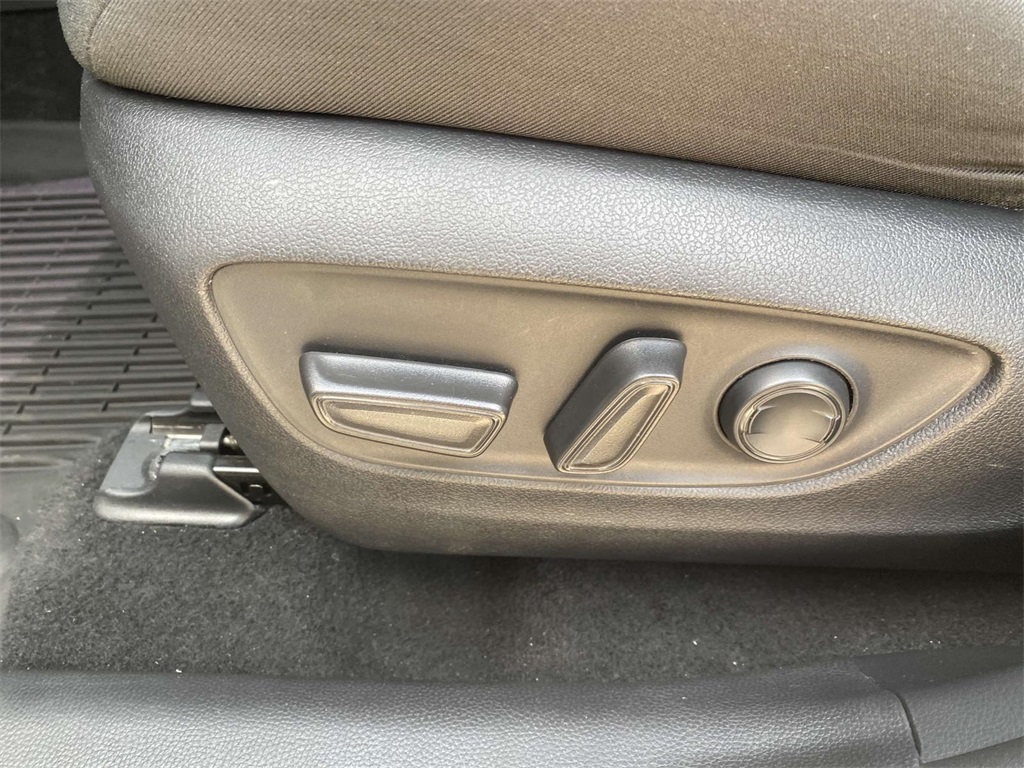 2022 Toyota RAV4 XLE photo 12