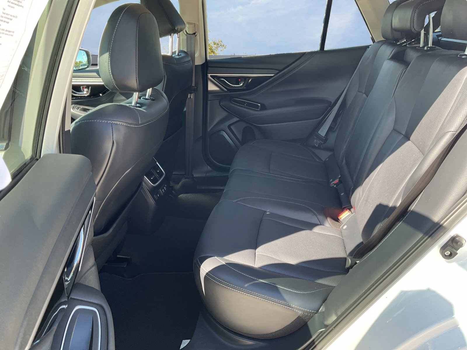 2022 Subaru Outback Limited photo 7