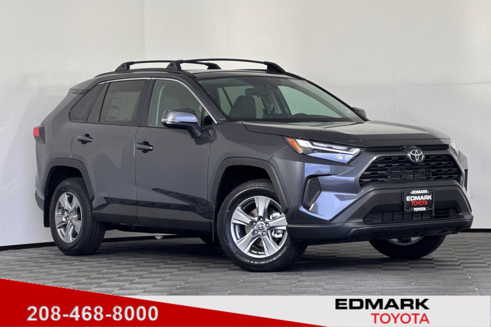 2025 Toyota RAV4 XLE's photo