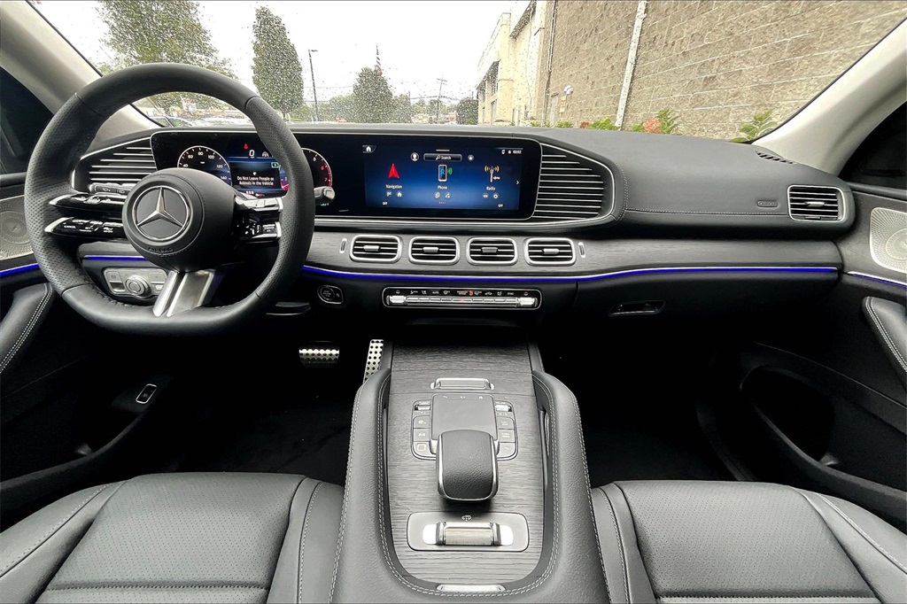 2026 Mercedes Benz GLS 450 4MATIC photo 4