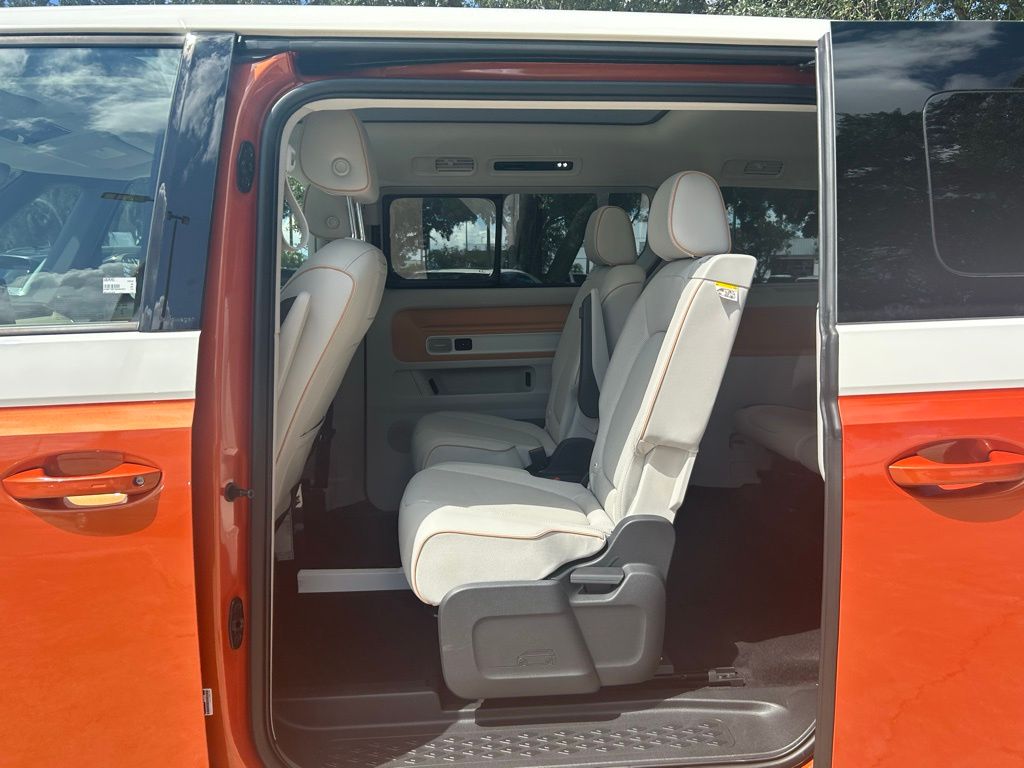 2025 Volkswagen ID. Buzz Pro Plus photo 35