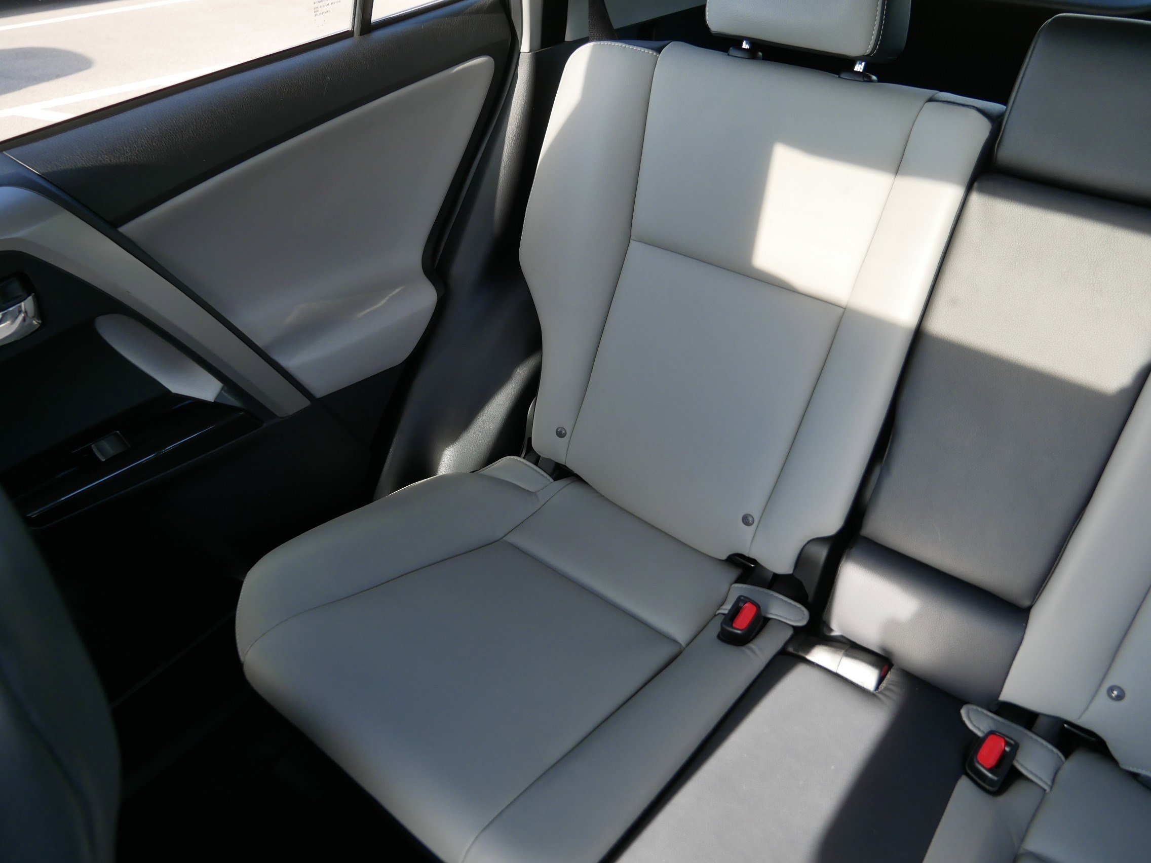 2018 Toyota RAV4 Limited photo 12