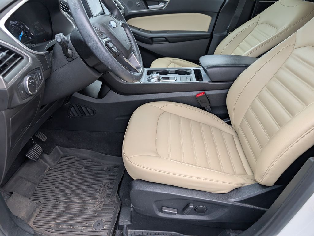 2021 Ford Edge SEL photo 6