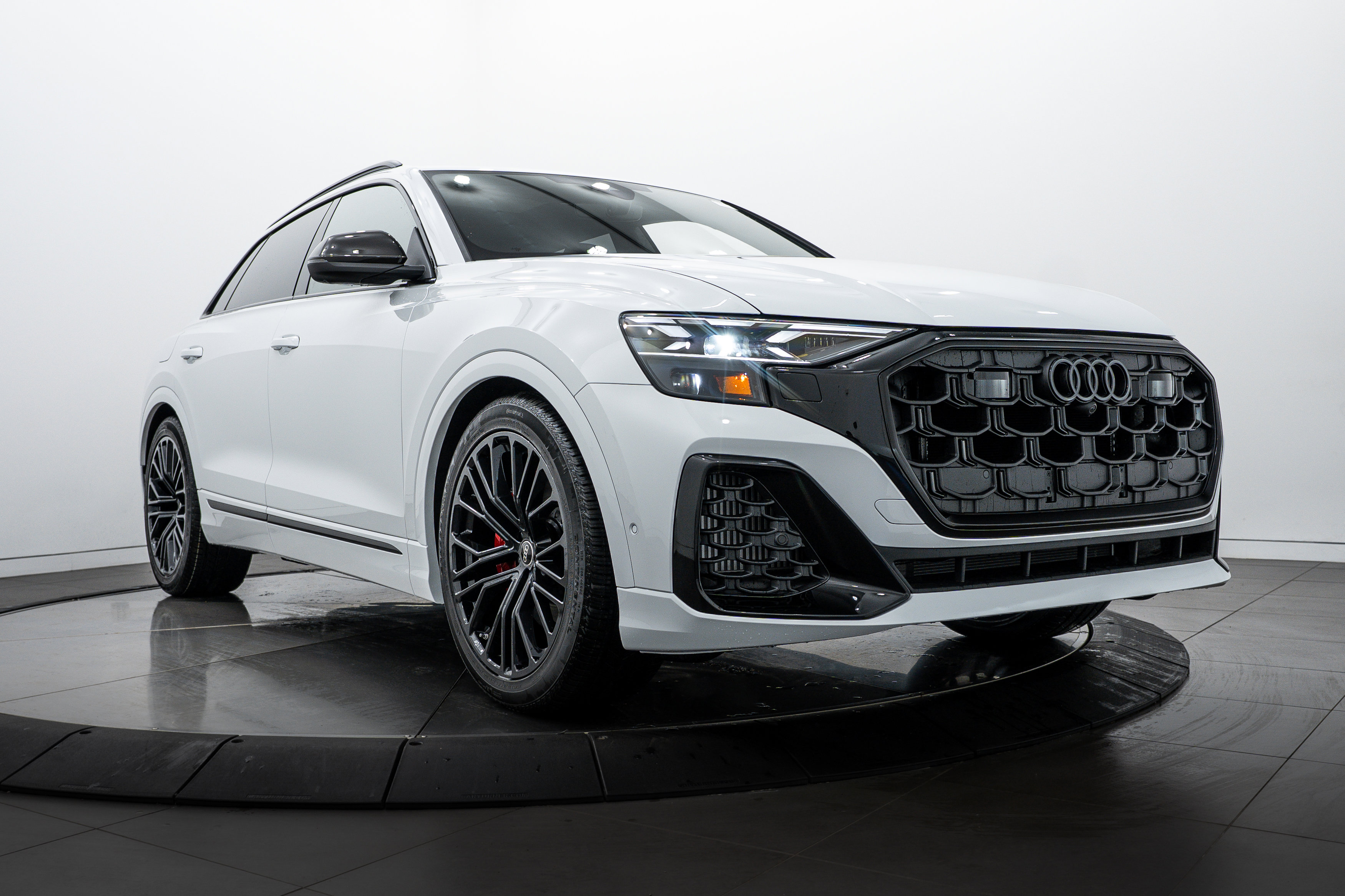 2026 Audi SQ8 Prestige photo 2