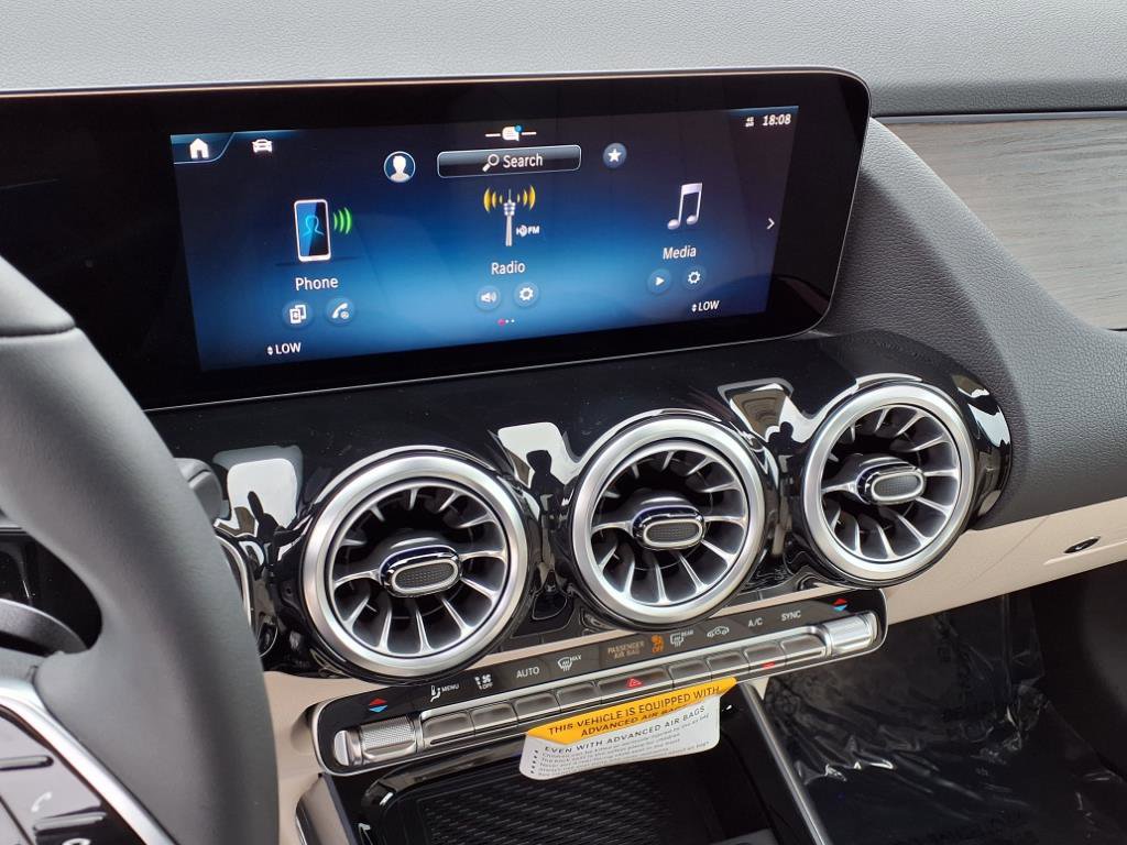 2026 Mercedes Benz GLA 250 photo 2